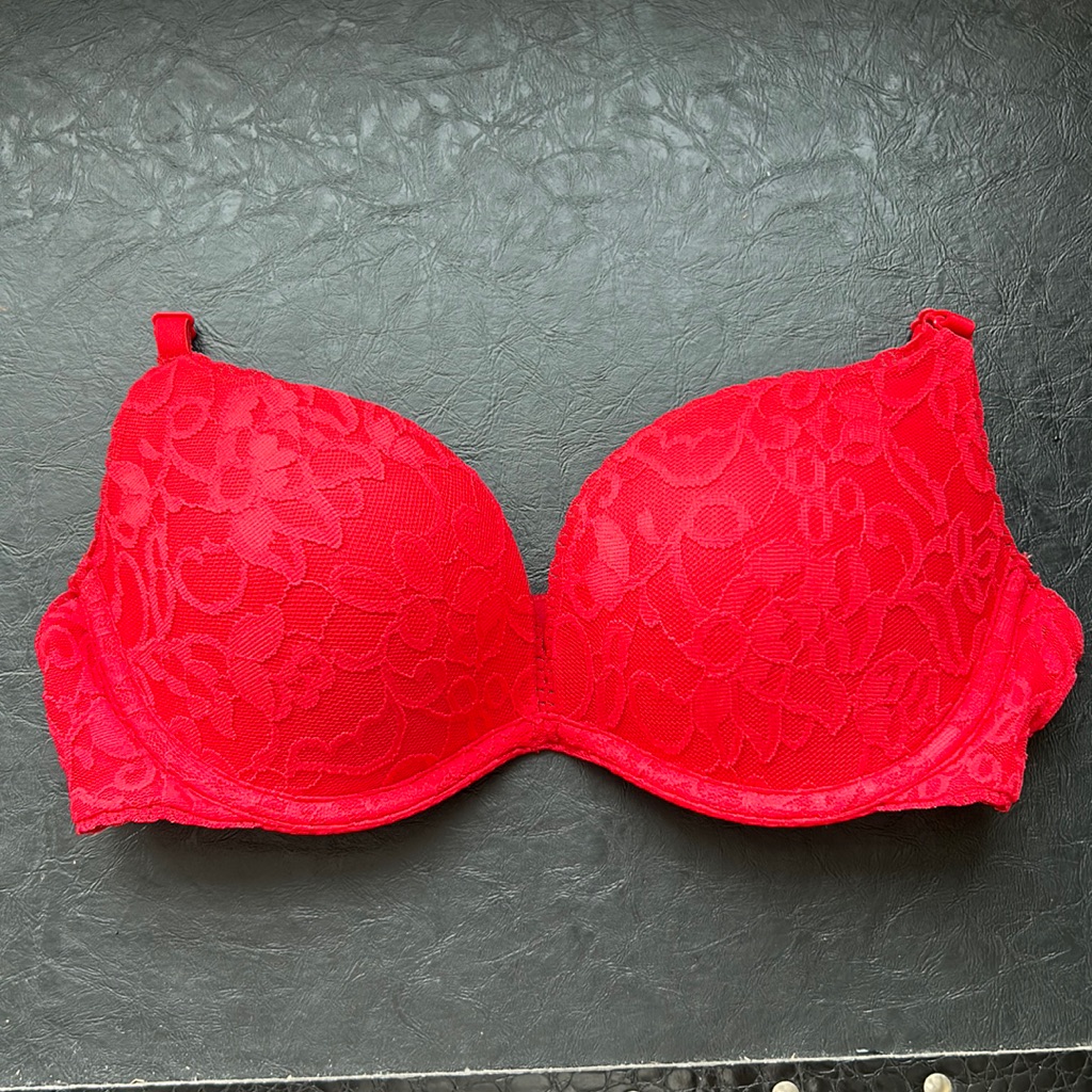 Victorias Secrets  Miracle Bra New